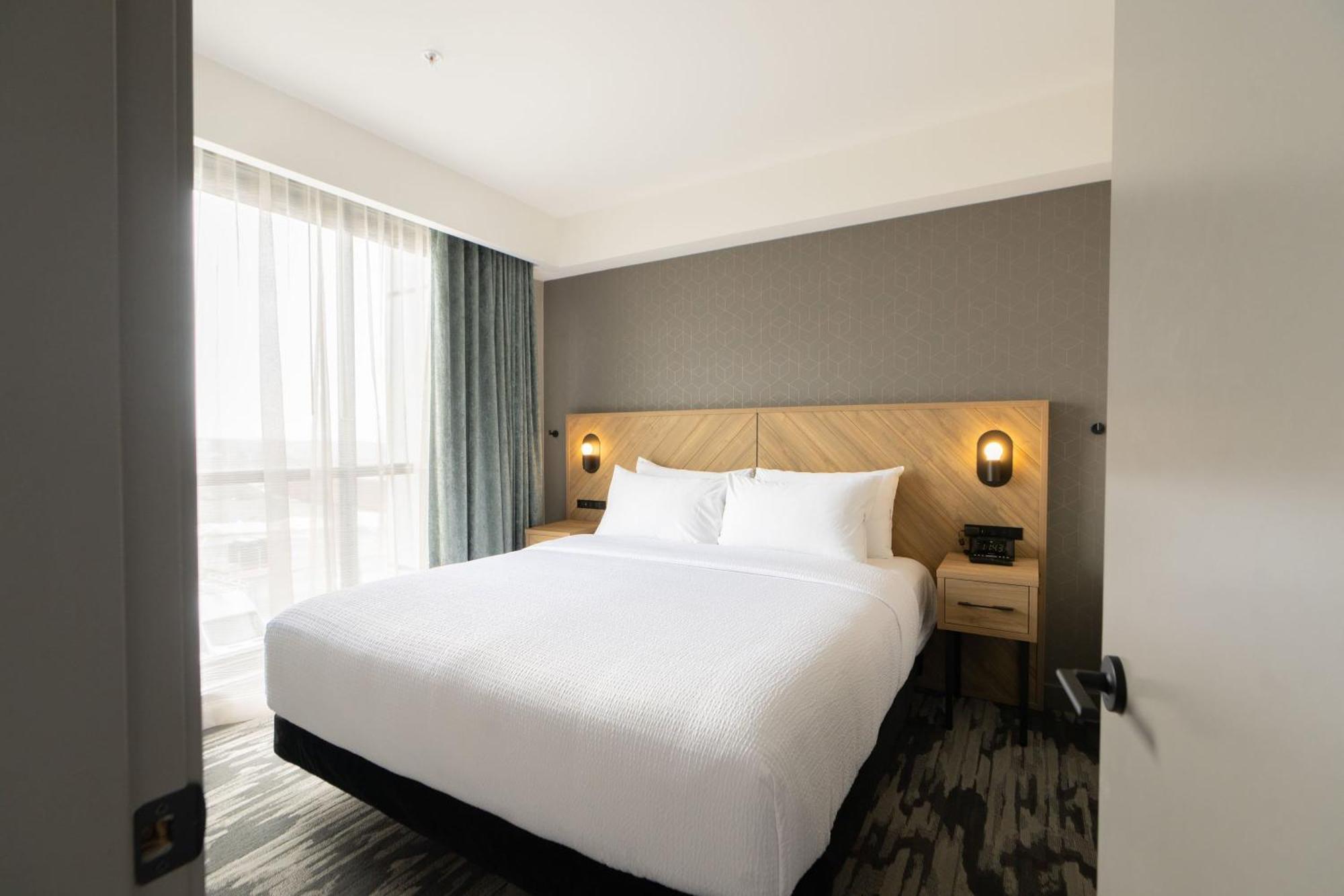 Sandman Signature & Hotel *